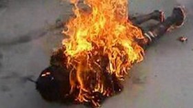 جزائري‮ ‬يحرق‮ ‬نفسه‮ ‬بالبنزين‮ ‬أمام‮ ‬أعين‮ ‬ابنيه‮ ‬وزوجته‮ ‬شمال‮ ‬إيطاليا