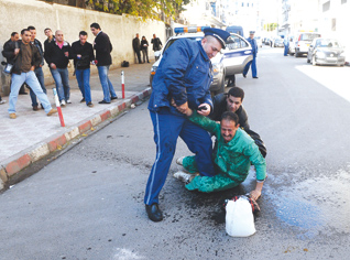 Tens of jobless people protest next employment ministry in Algeria