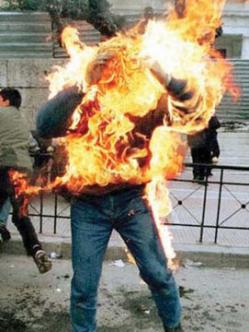 Une vieille femme tente de mettre le feu à sa famille à Oran