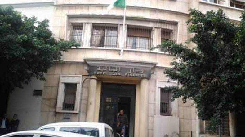 موظفو الضرائب وأملاك الدولة بدون ترقية بعد 25 سنة من الخدمة