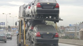 رخص الاستيراد وقعت “تحت الطاولة” و30 ألف سيارة فقط في 2016