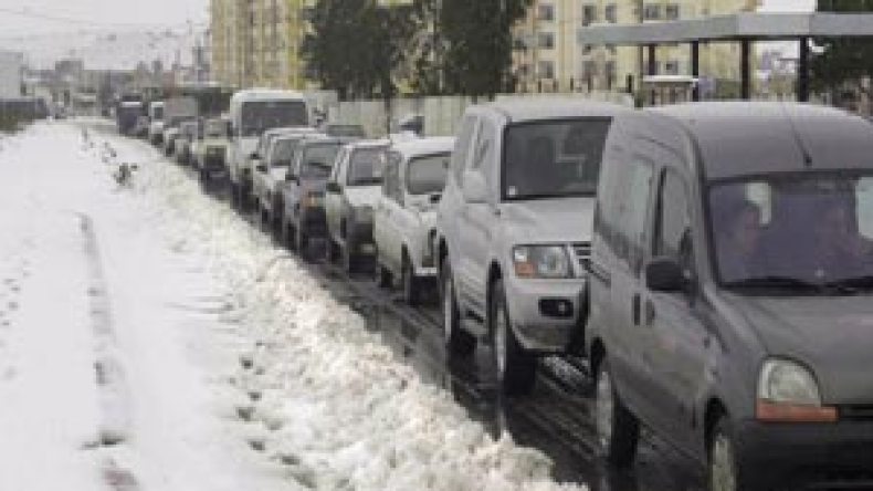 هلاك شخص وشلل بعدة طرقات بسبب الاضطرابات الجوية