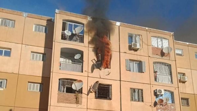 حريق يأتي على شقة بعمارة 106 بحي 1600 مسكن بالكاليتوس