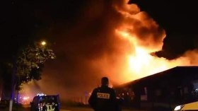 حريق مهول في ميناء لوهافر شمال فرنسا