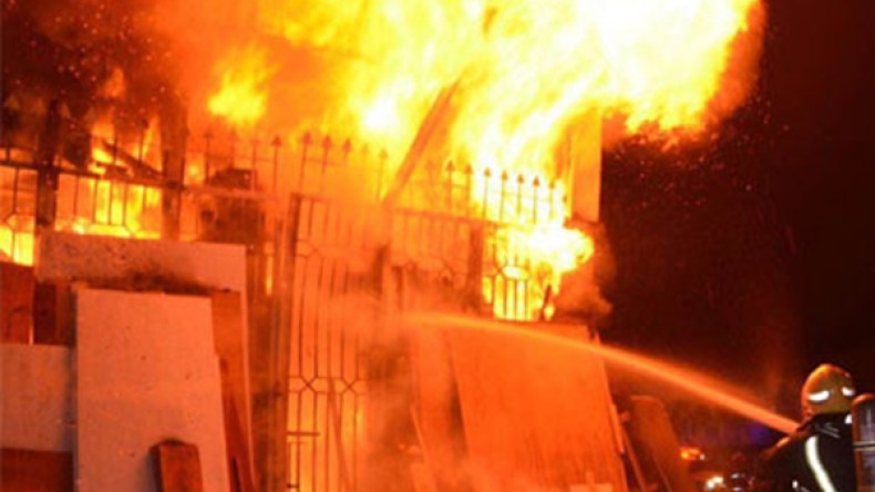 تفحم طفل في حريق بيت قصديري ببئر خادم