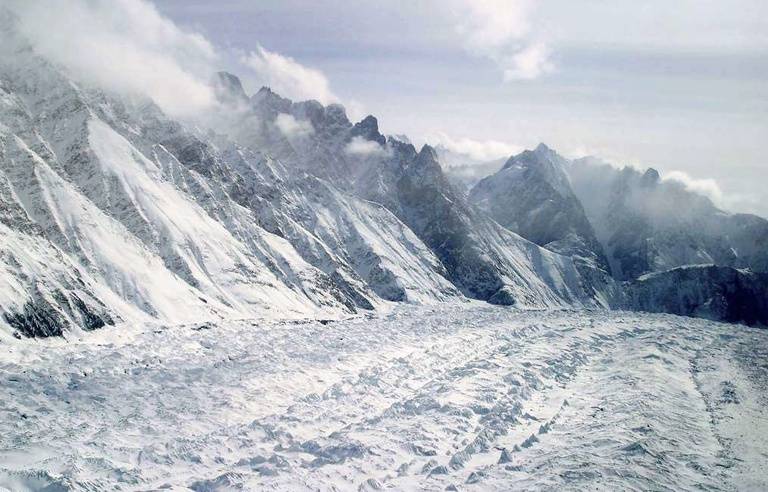 Près de 150 portés disparus après le détachement d’un glacier en Inde
