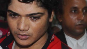 عدّاء هندي مثير للجدل يحرز ميدالية ذهبية في سباق للإناث!؟