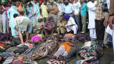 Inde: le bilan de la bousculade dans un temple hindou s'alourdit à 150 morts