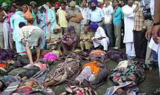 Inde: le bilan de la bousculade dans un temple hindou s'alourdit à 150 morts