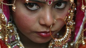 فتيات الهند للبيع!