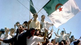 الإستقلال المبدأ والممارسة