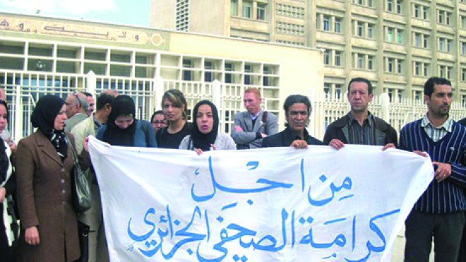 مبادرة كرامة الصحفي تسجل تدهورا خطيرا في بيئة عمل الصحافيين