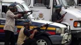 جزائري يصل باريس ضمن مجموعة من 77 ناجيا من تفجيرات مومباي