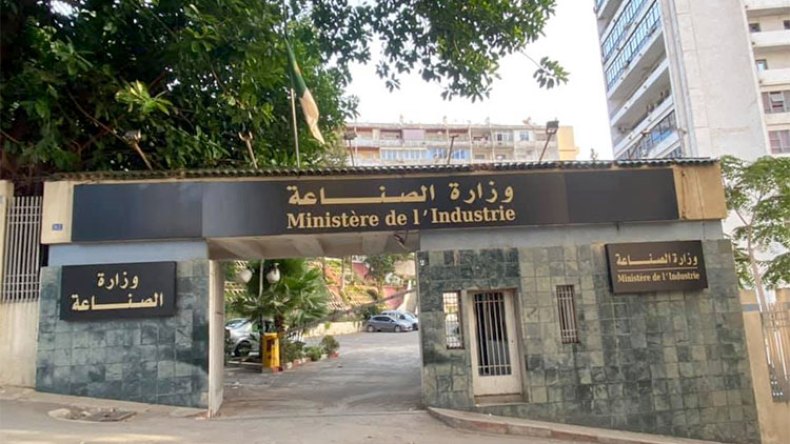 رسميا.. لا “TVA” للمناولين وامتيازات لمنتجي الإلكترونيك والترخيص لمصانع مستعملة!