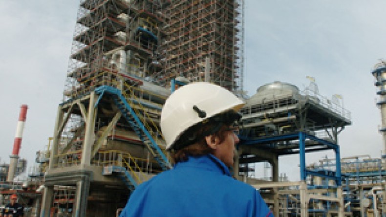 شركات أجنبية ترفض التمثيل النقابي ولا تعترف باتحاد العمال