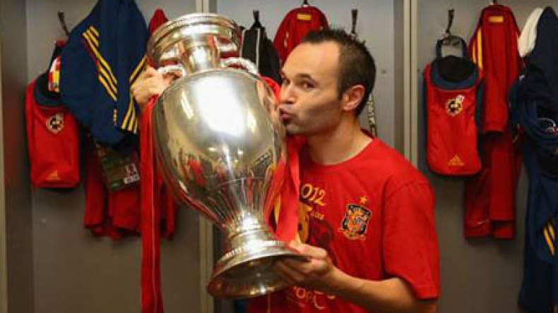 إنييستا أفضل لاعب وسيطرة إسبانية على تشكيلة يورو 2012