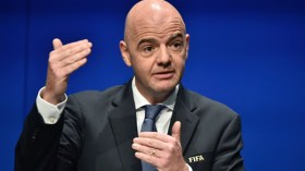 إنفانتينو يدعو لفصل السياسة عن الكرة في علاقة السعودية وإيران