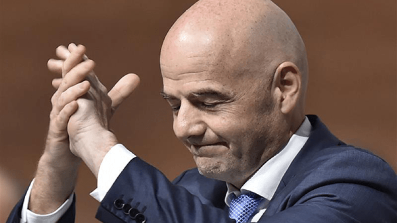 رئيس الفيفا حزين على ضحايا ملعب بالعراق