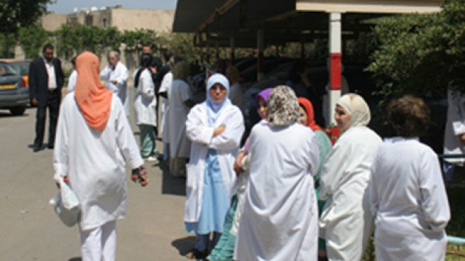 الممرضون يتوعدون بإضراب مفتوح