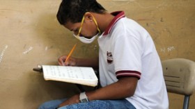 الإضرابات وأنفلونزا الخنازير تلغمان الموسم الدراسي