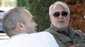 والد إنييستا يفتح الباب أمام رحيل نجله للصين