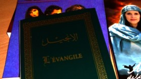 جماعات تبشيرية تخترق ميناء العاصمة وتستهدف المغتربين بكتب الإنجيل