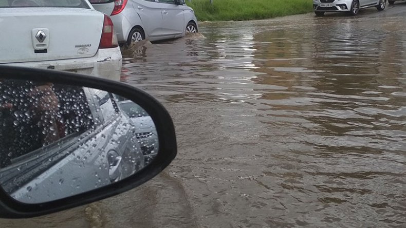 سيول الأمطار تغرق المنازل والشوارع وترعب المواطنين بسوق أهراس