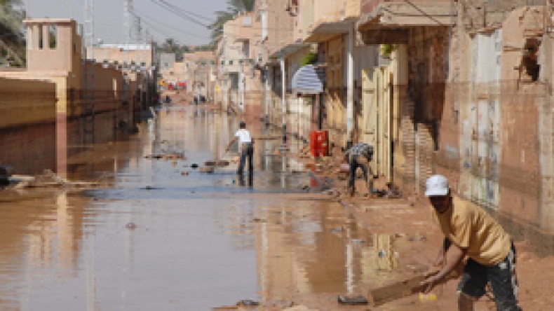 هلاك 8 أشخاص بينهم أطفال في فيضانات بالبيض والنعامة