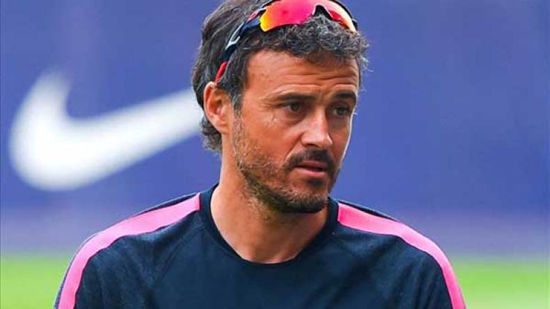 أنريكي باق مدربا لبرشلونة حتى 2017