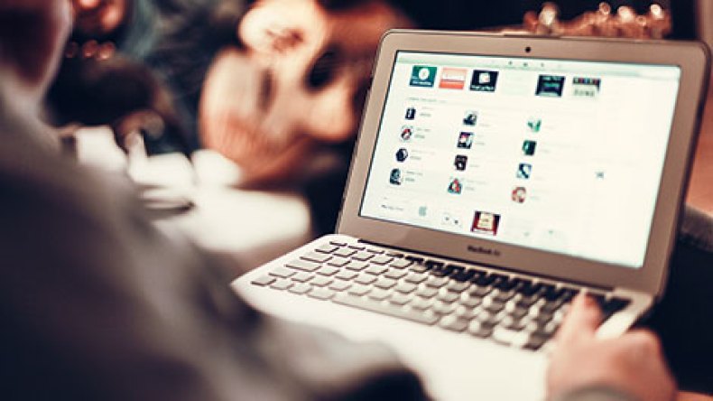 إعلانات وهمية تقود شبابا إلى بيوت الدعارة وأماكن مشبوهة