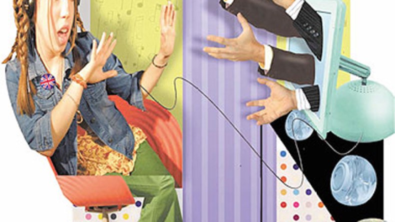 اللعنة‭ ‬على‭ ‬الأنترنت‭ ‬التي‭ ‬أفسدت‭ ‬زوجتي‮ ‬وأولادي‮!‬