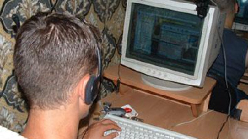 الأنترنت  عززت  الشرخ  الأسري  والإباحية  الالكترونية  في  الجزائر