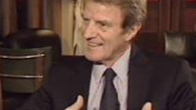 كوشنير متهم بالتربح والخلط بين المصلحة العامة والخاصة