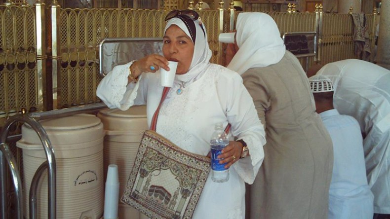 “سألت الأئمة وأجازوا لي الغناء وحوّلت مساري للمديح الديني”.