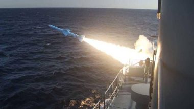 Une frégate iranienne tire accidentellement sur un navire ami lors d’exercices, 19 morts