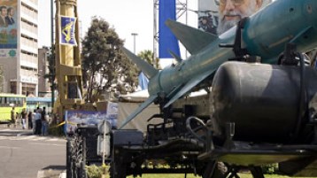 الثورة الإسلامية… التطـورات الداخليـة والـدور الإقليمـي