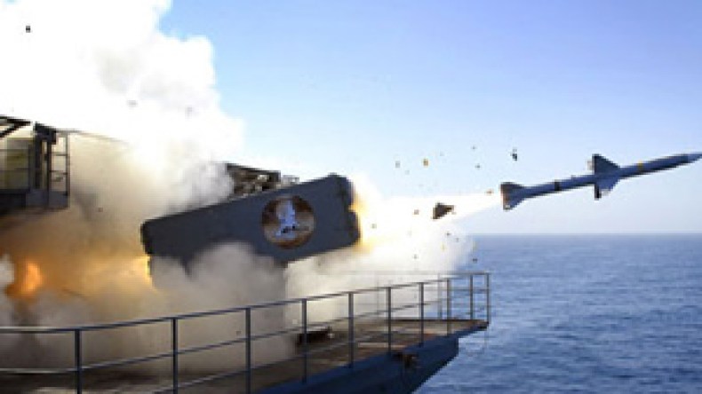 إيران تختبر سلاحا بحريا جديدا