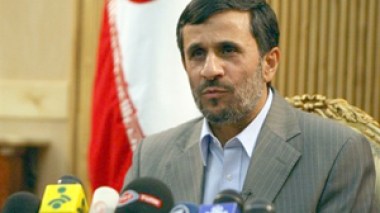 Iran: le président Ahmadinejad qualifie les négociations de Genève de “pas en avant”