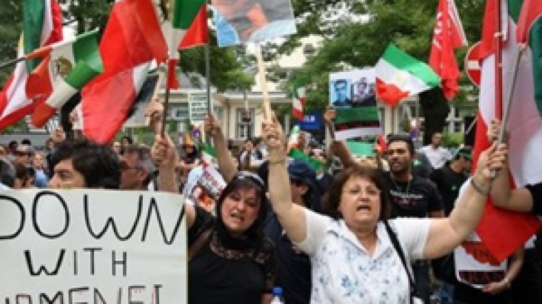 تصاعد التوتر بين إيران والغرب .. و الأزمة الداخلية تراوح مكانها