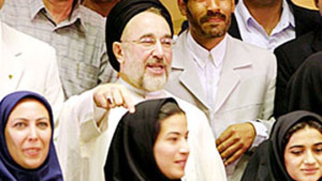 خاتمي يطالب بانتخابات جديدة تضامنا مع موسوي