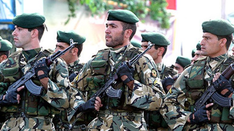 مقتل 17 جنديا إيرانيا في اشتباكات مع مهربين عند حدود باكستان