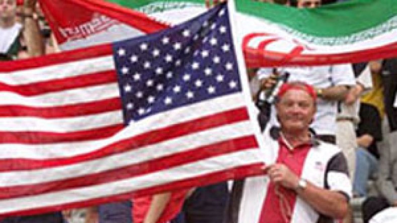 بوش  شاهد  أول  مباراة  في  حياته  والإيرانيون  صاموا  في  يوم  المباراة