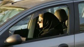 إيران تحجز سيارات النّساء غير المحجبات قبل العقوبة