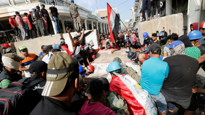 الشرط العراقية تقتل 10 محتجين في بغداد والبصرة