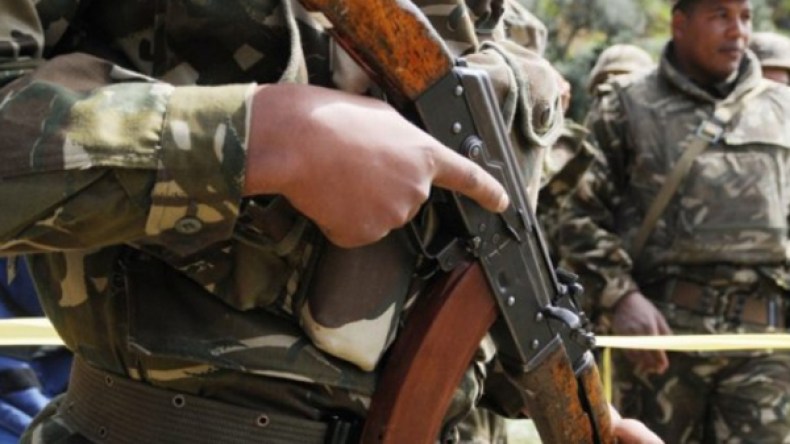 الجيش يقضي على مهرب ويسترجع أسلحة بأدرار