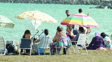 Prise de photos ou de vidéos de femmes sur les plages : surveillance de l’utilisation des portables et appareils-photos