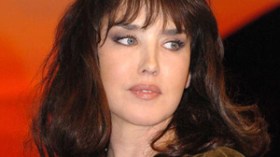 مونيكا بولوتشي تختار “عطر الجزائر” وإيزابيل عجاني تفضل “الفرنسية 2”