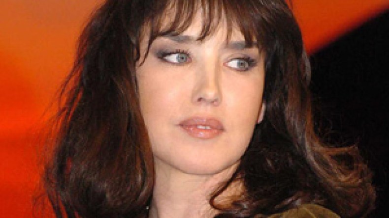 مونيكا بولوتشي تختار “عطر الجزائر” وإيزابيل عجاني تفضل “الفرنسية 2”