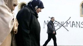 جزائريون يخافون مغادرة منازلهم بفرنسا!