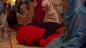 نطقت‭ ‬بالشهادتين‭ ‬قبل‭ ‬أن‭ ‬تزف‭ ‬إلى‭ ‬شاب‭ ‬جزائري